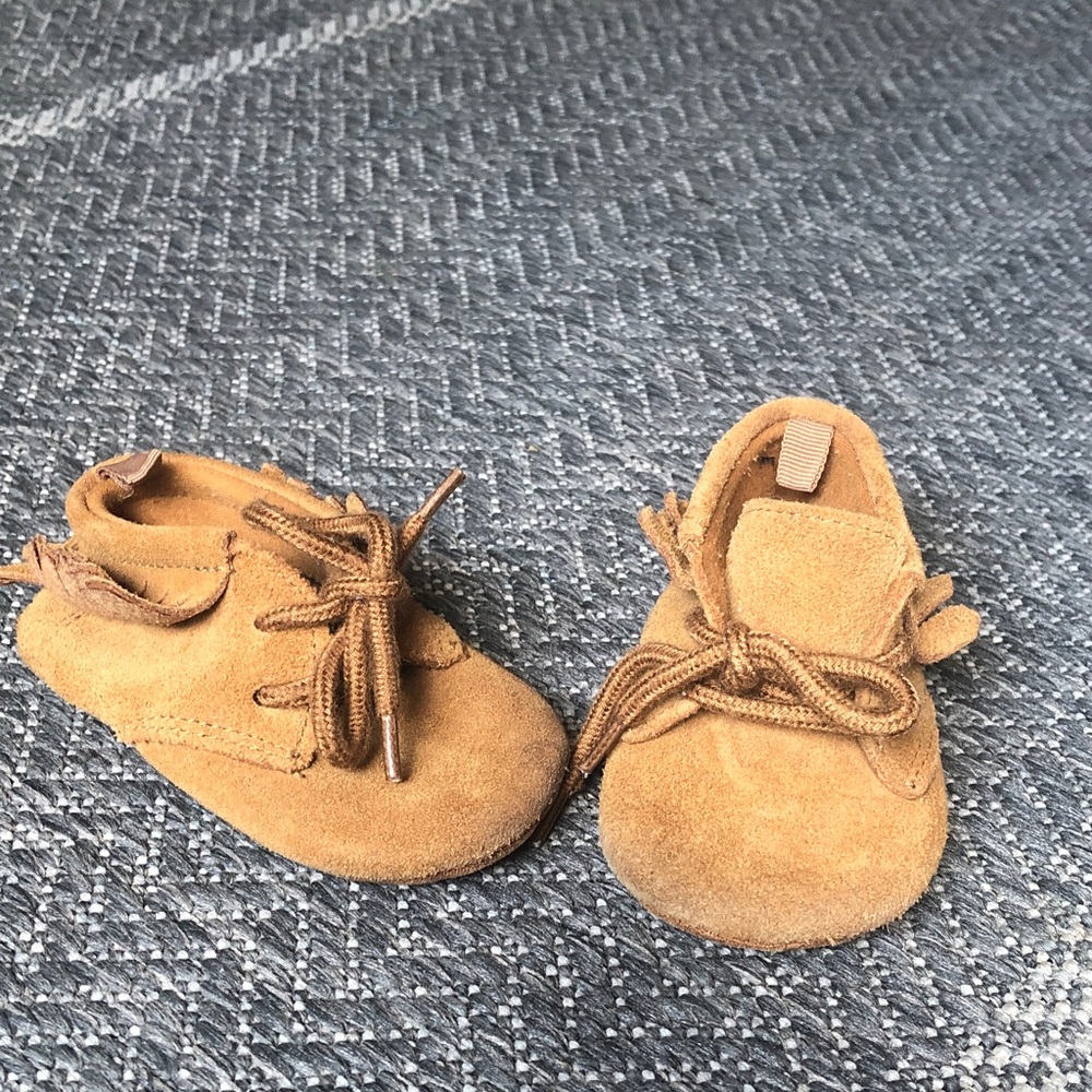 GAP Kids Tan Suede Moccasin Shoes size 12-18 months
